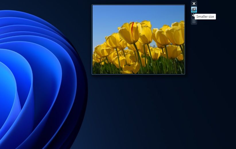 How to Add an Overlapping Photo to Windows 11’s Desktop Wallpaper
